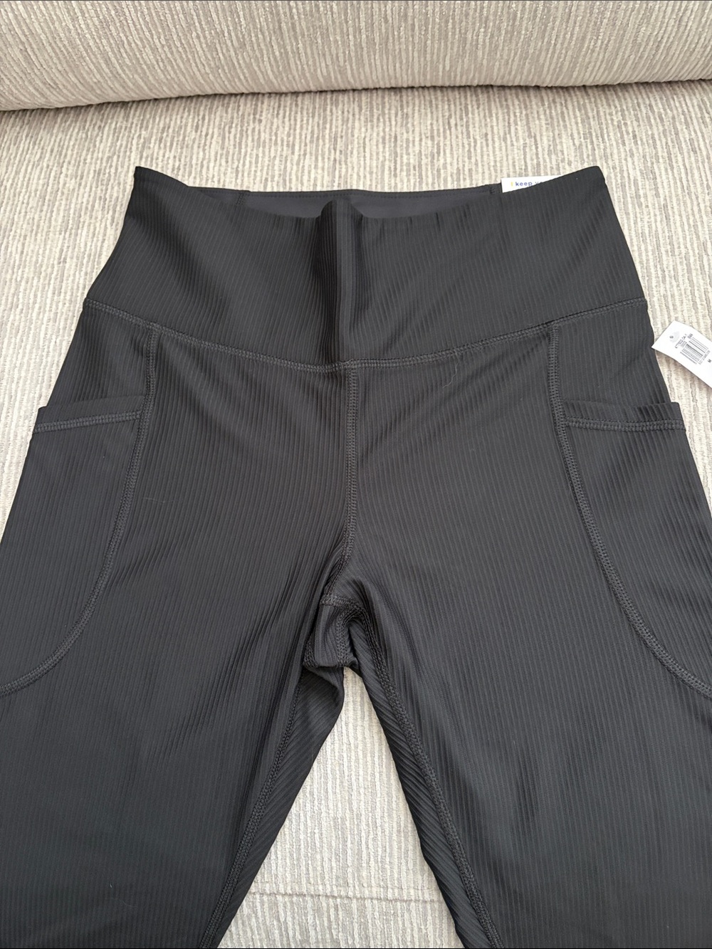 Old Navy Powersoft Go-dry light compression leggings medium. Pockets . 7/8